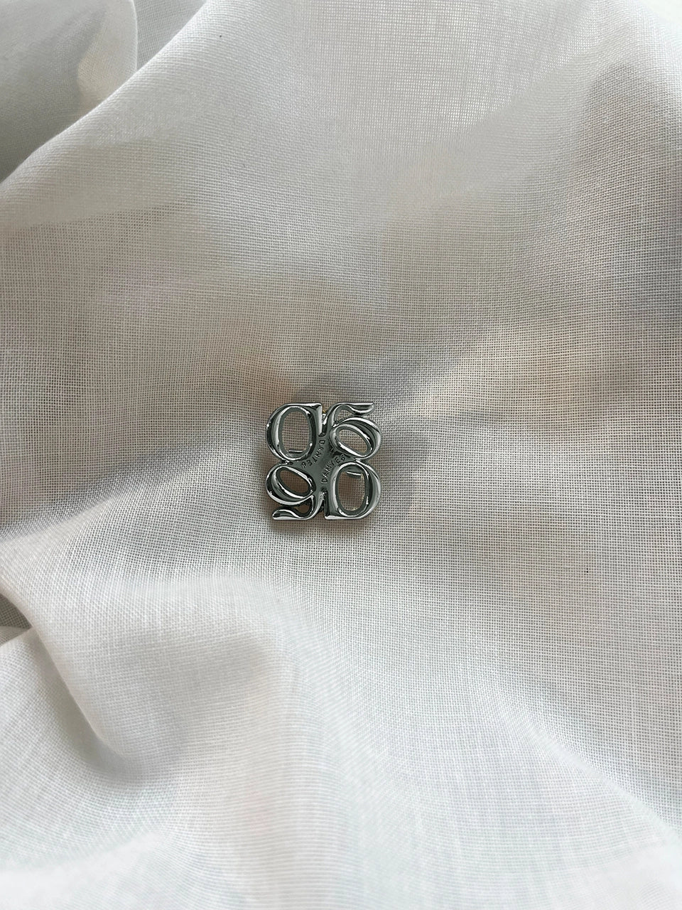 D6 Motif Brooch - Silver