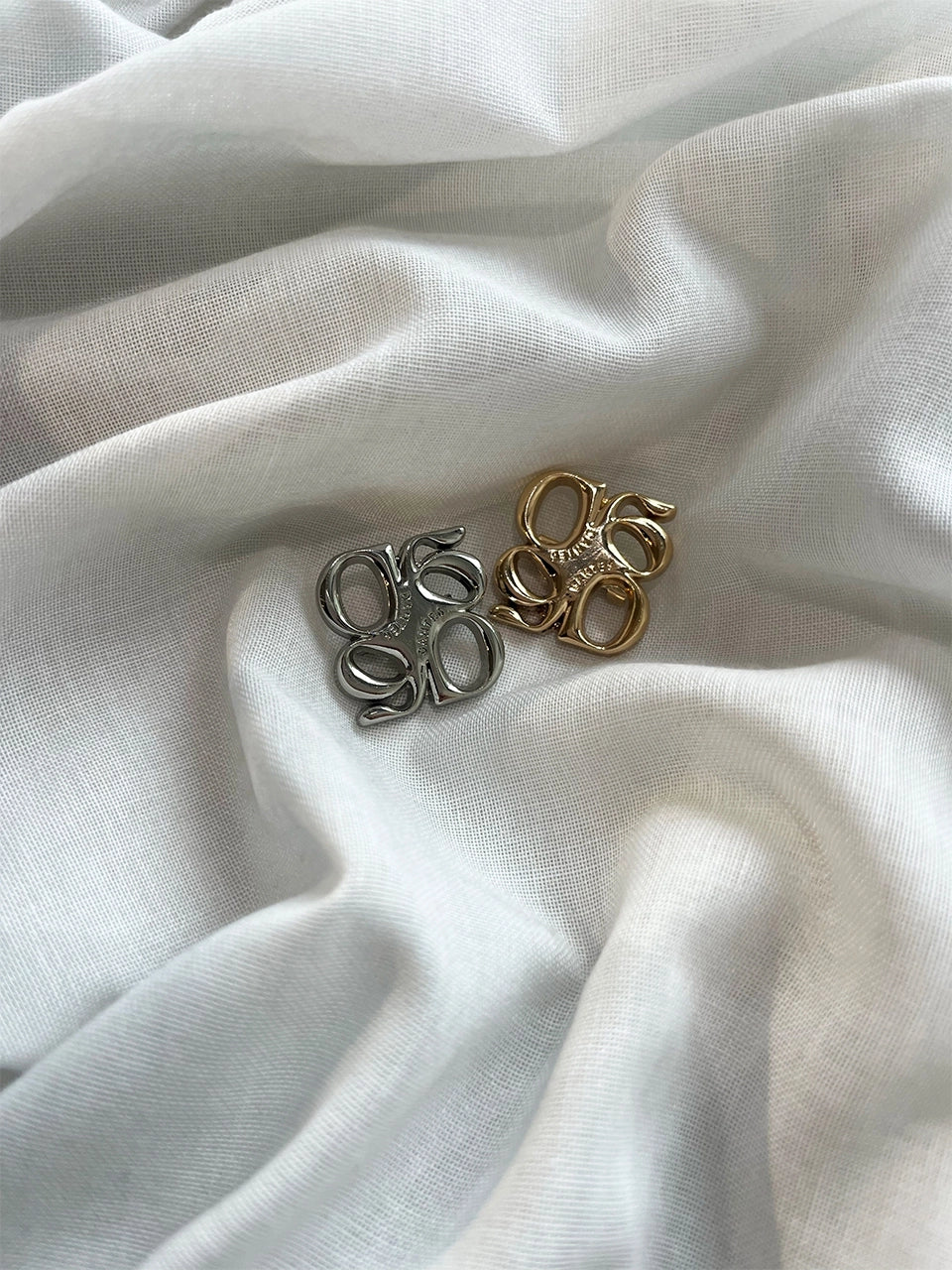 D6 Motif Brooch - Silver