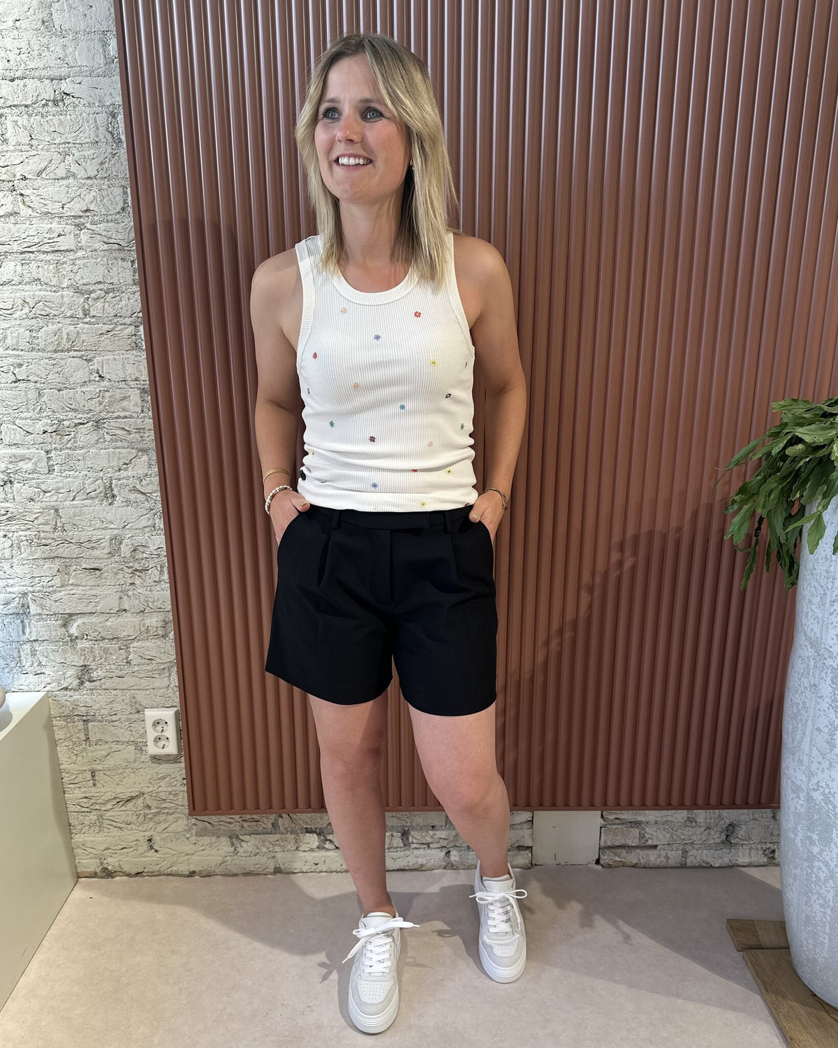 Vola Crop Pleat Shorts | Black