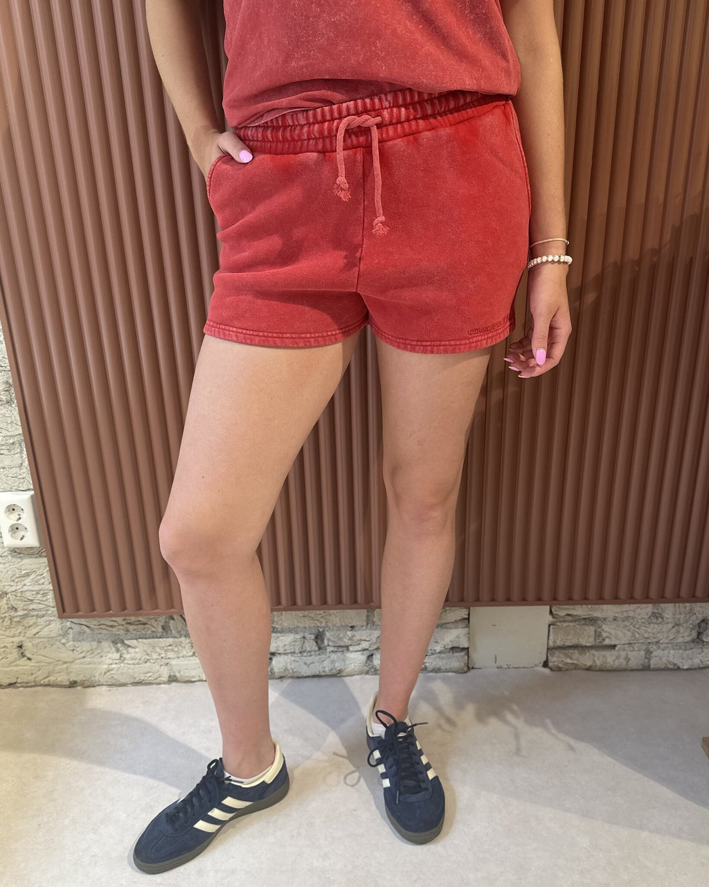 Uni Logo Acid Wash Sweat Short | Racing Red