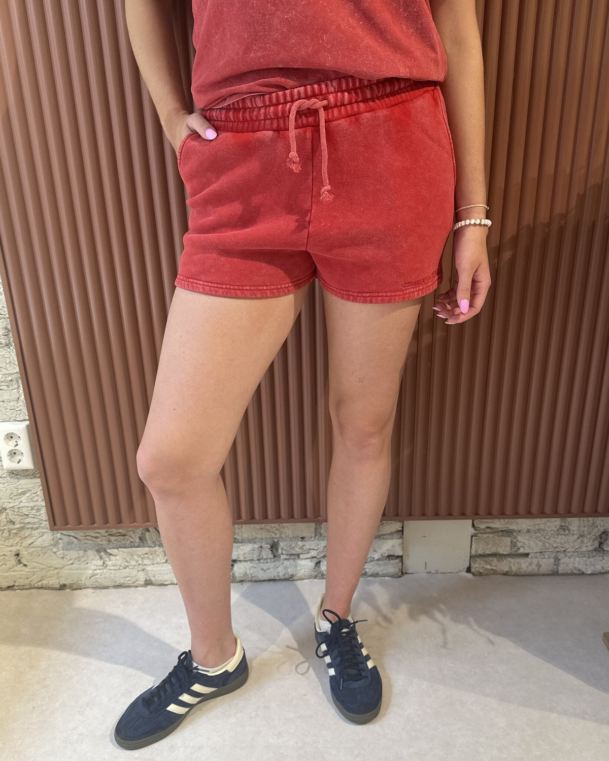 Uni Logo Acid Wash Sweat Short | Racing Red