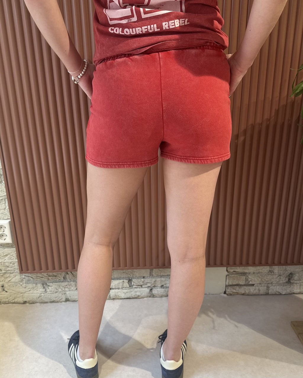 Uni Logo Acid Wash Sweat Short | Racing Red