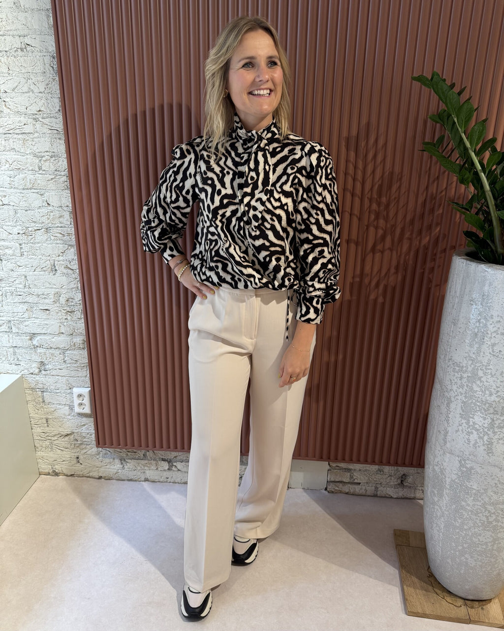 Cheska printed pussy bow blouse | Black/Cream