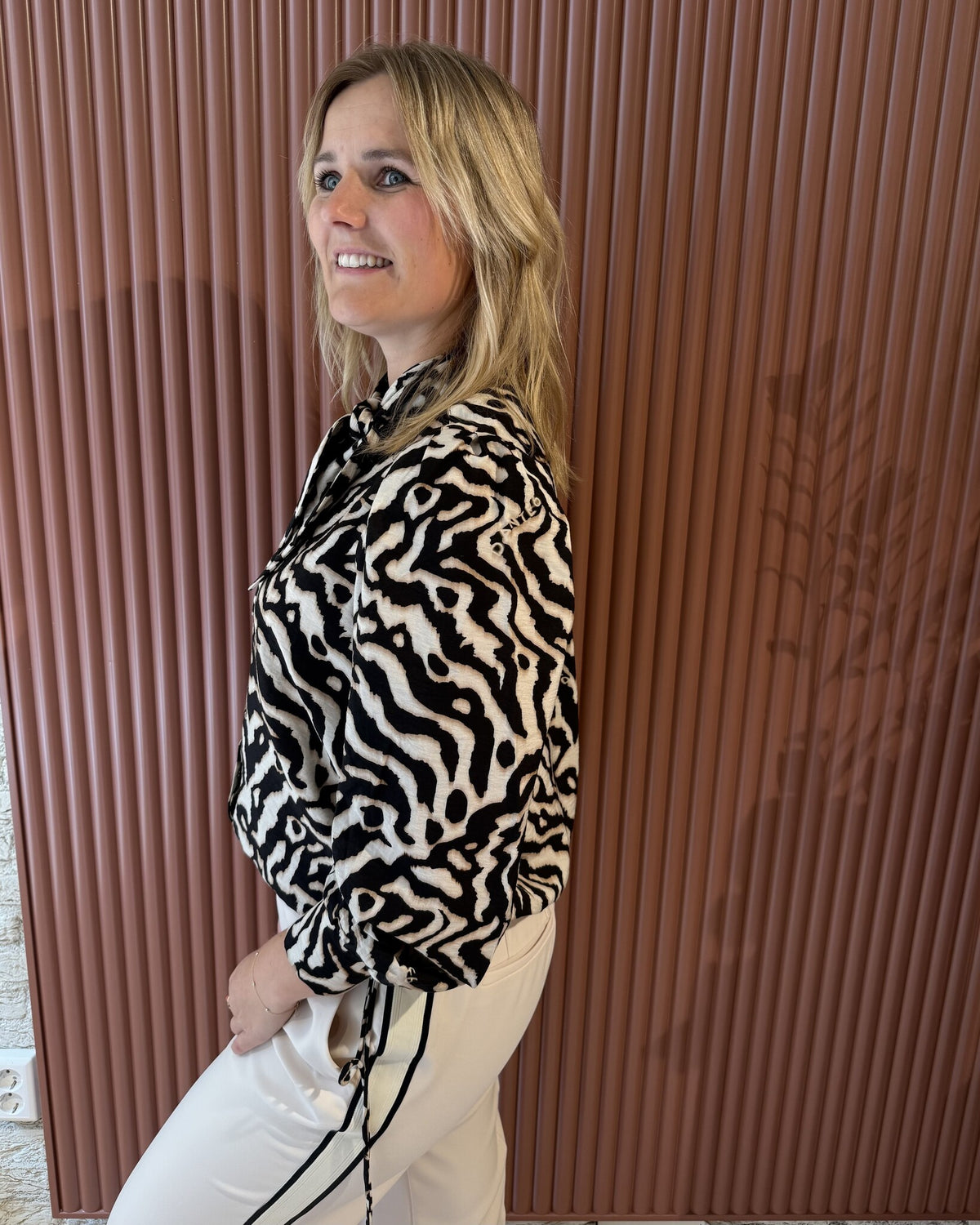 Cheska printed pussy bow blouse | Black/Cream