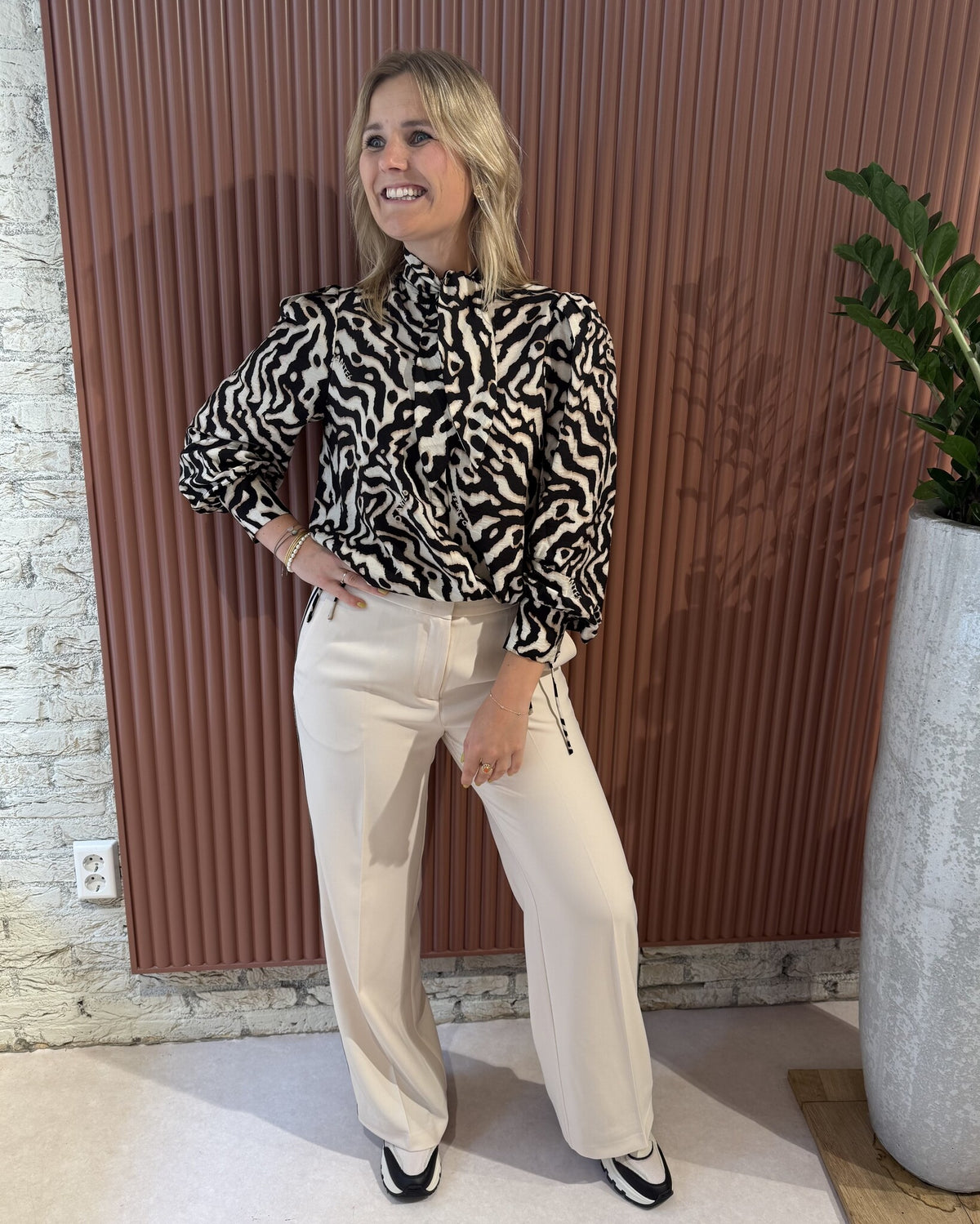 Cheska printed pussy bow blouse | Black/Cream