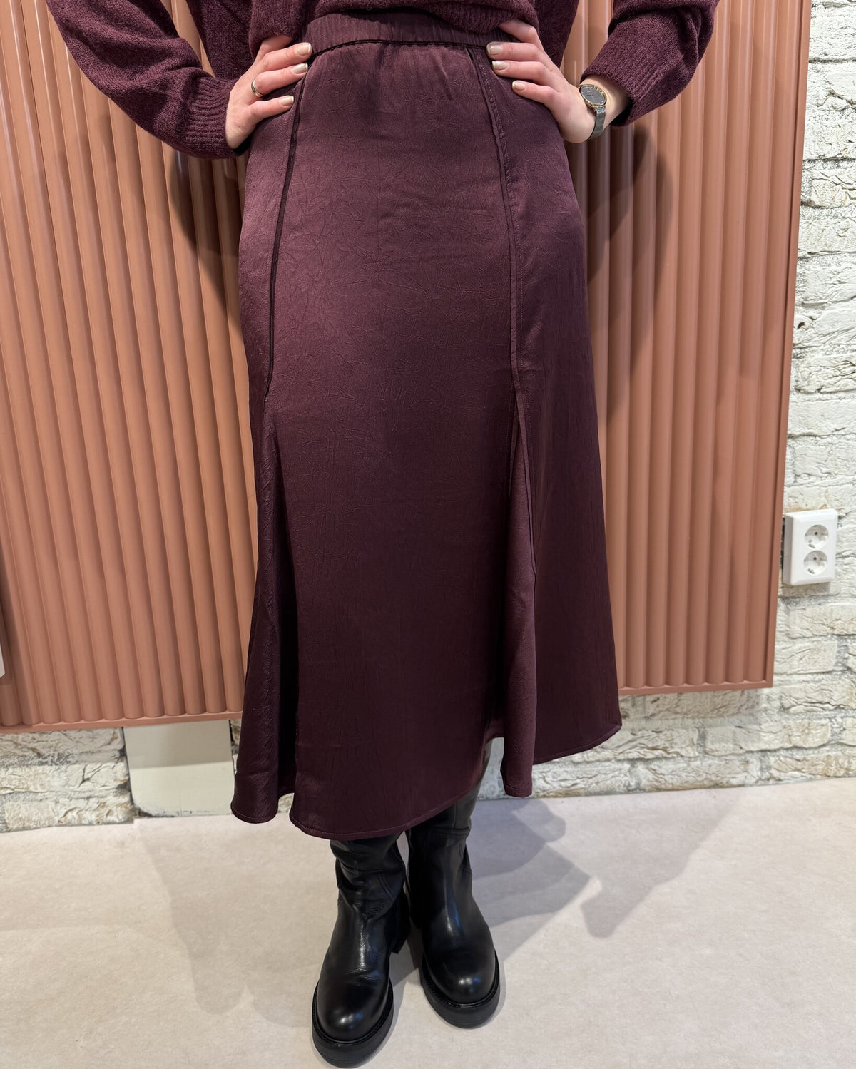 Mirage flowly satin skirt | Mulberry Red