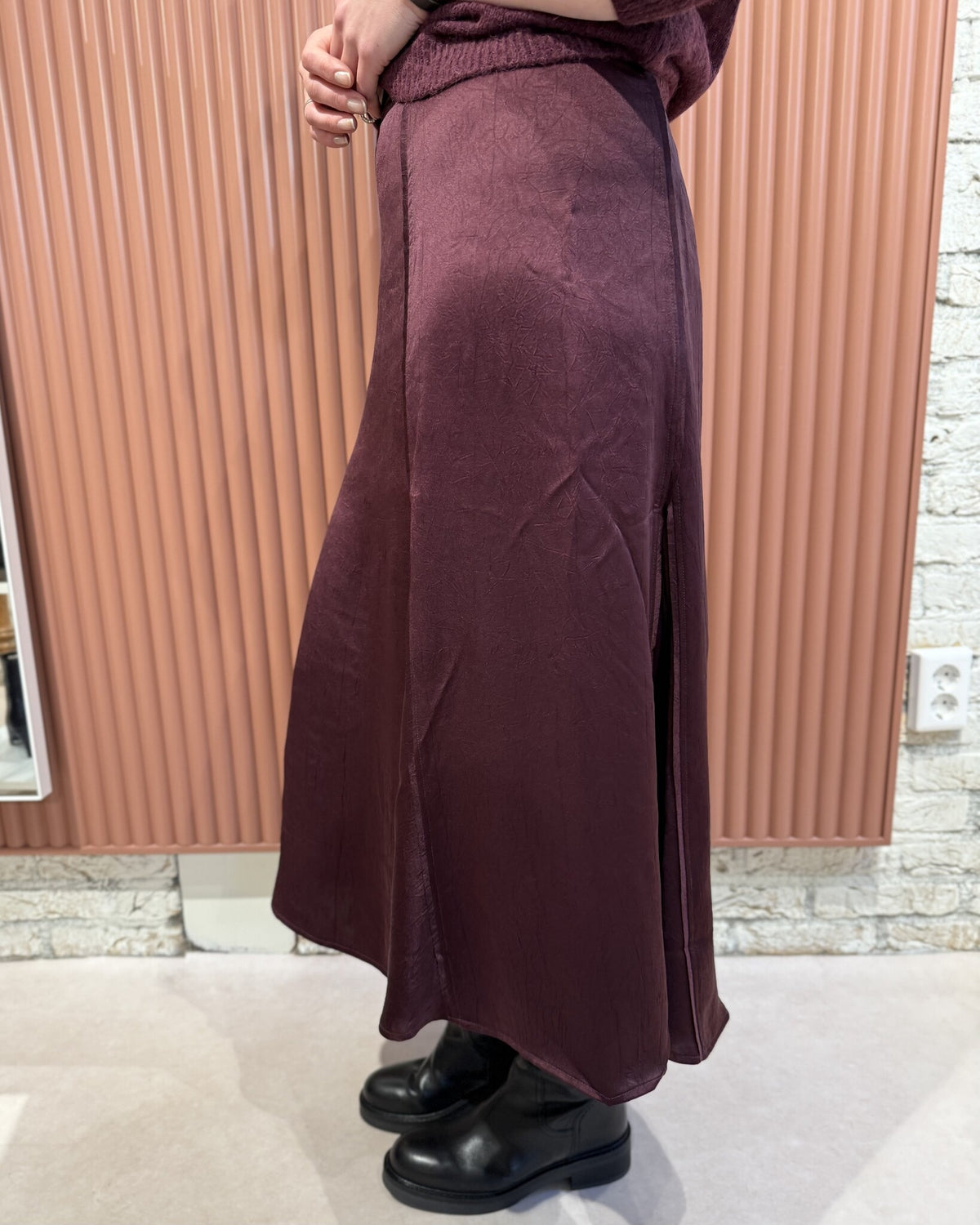 Mirage flowly satin skirt | Mulberry Red