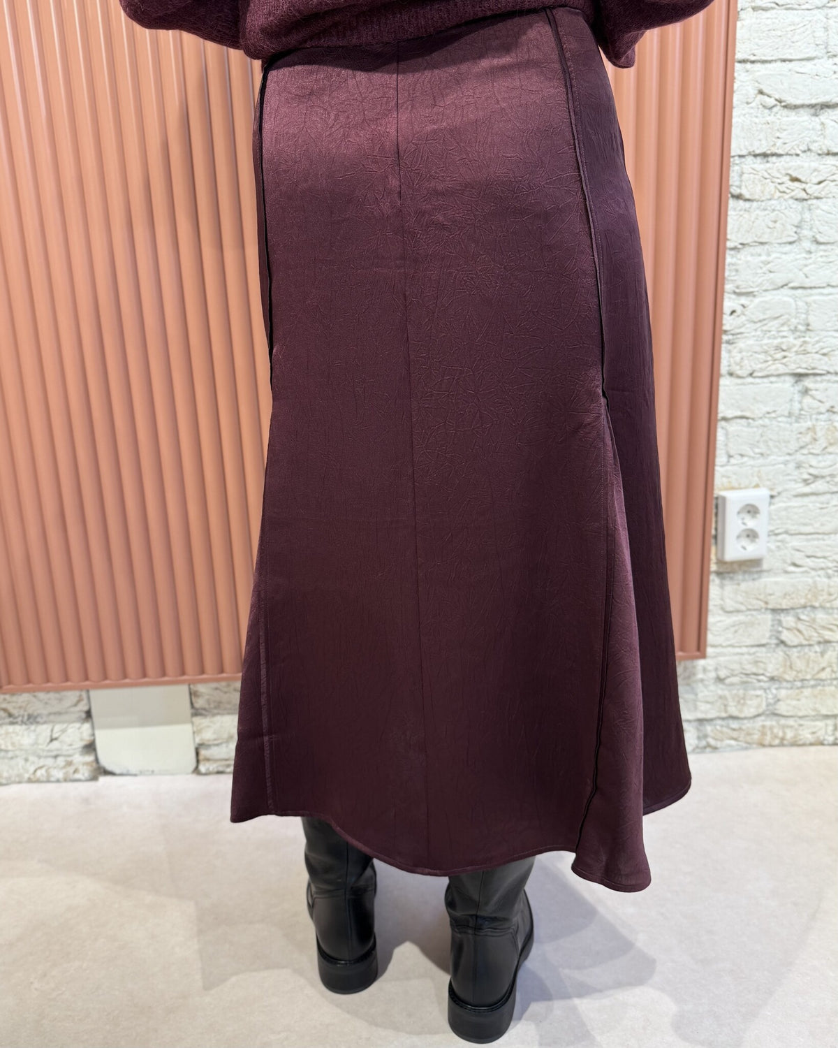 Mirage flowly satin skirt | Mulberry Red