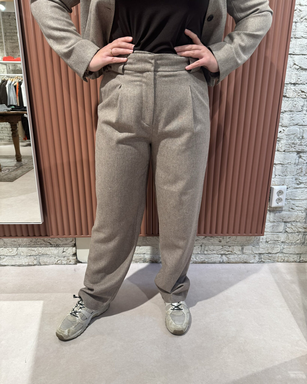 Meera LL Pant | Walnut