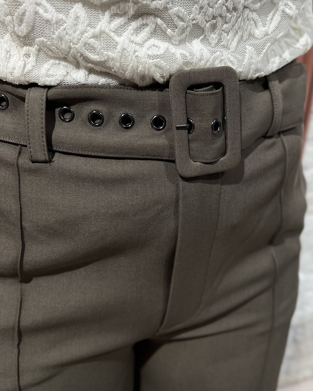 Luna Belt Crease Pant | Walnut
