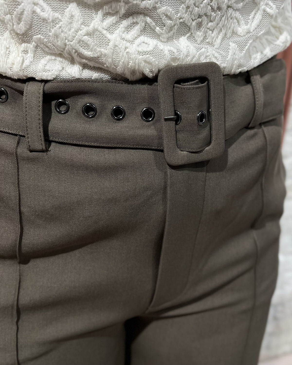 Luna Belt Crease Pant | Walnut