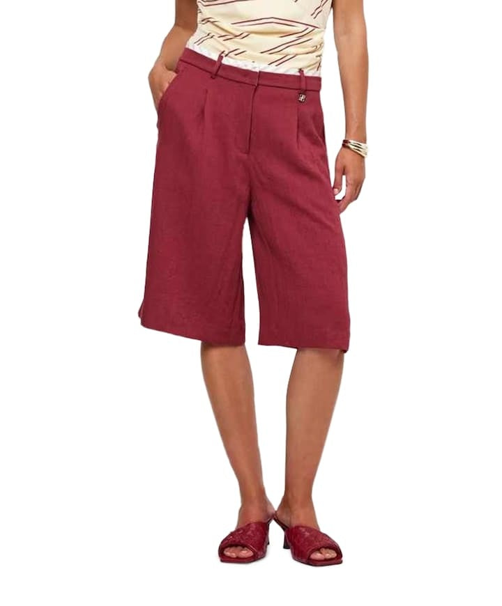Emra relaxed fit bermuda | Berry Red