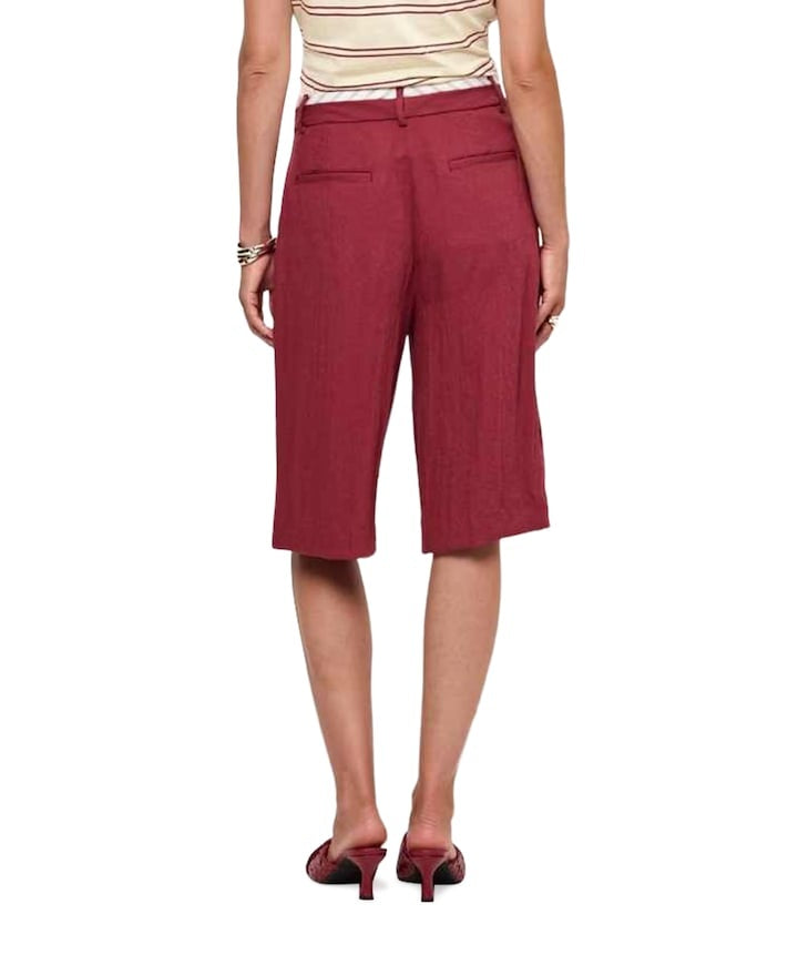 Emra relaxed fit bermuda | Berry Red