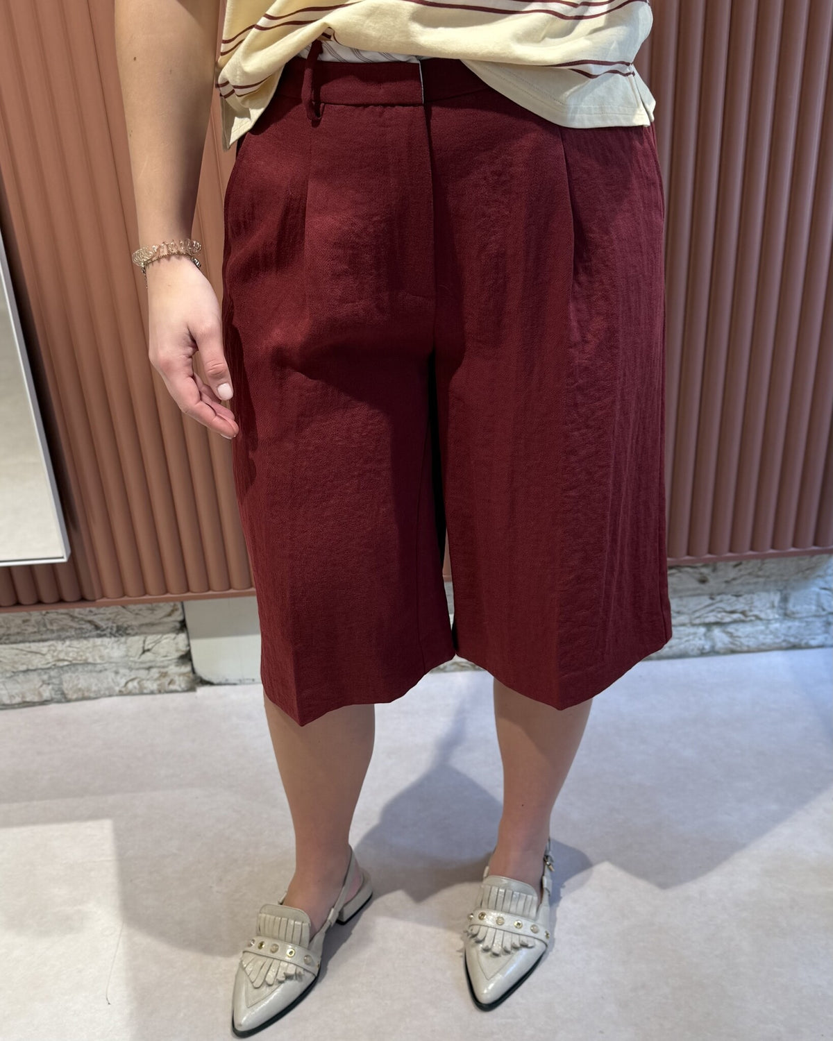 Emra relaxed fit bermuda | Berry Red
