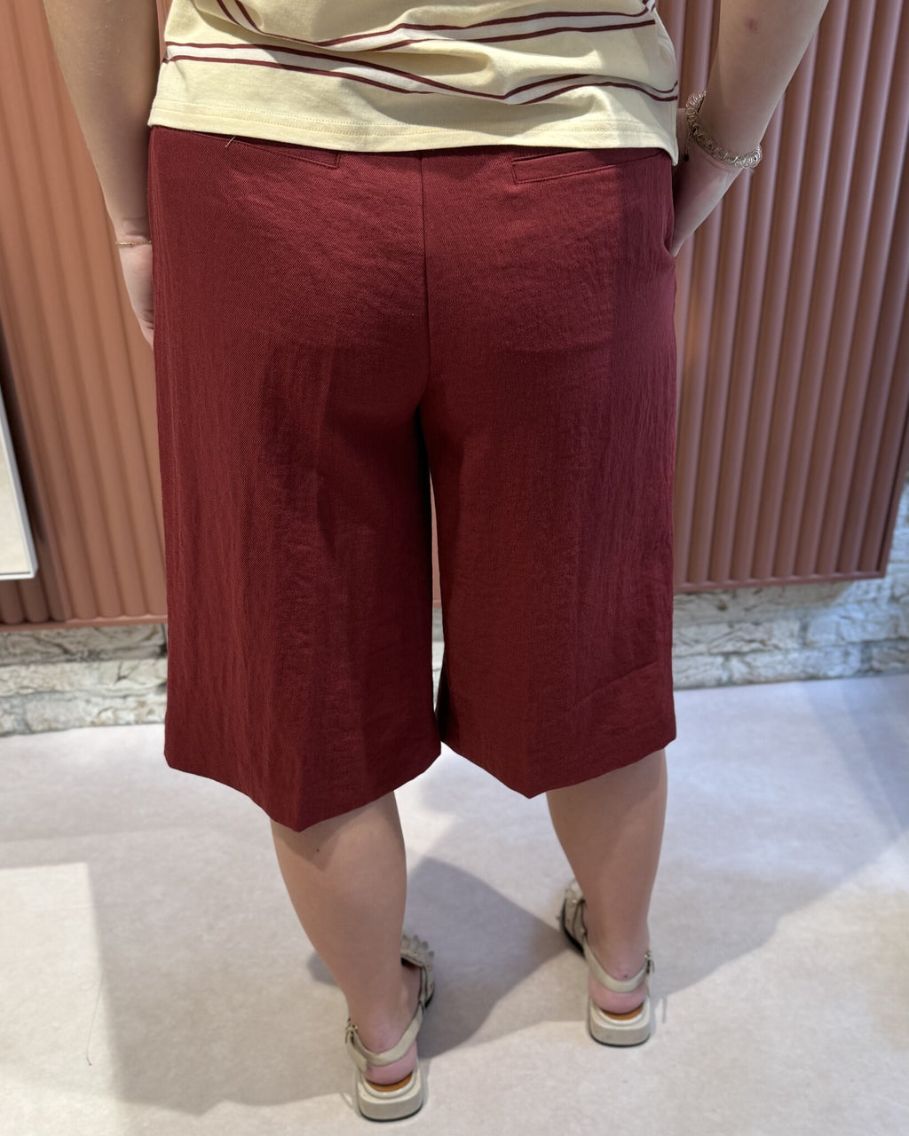 Emra relaxed fit bermuda | Berry Red